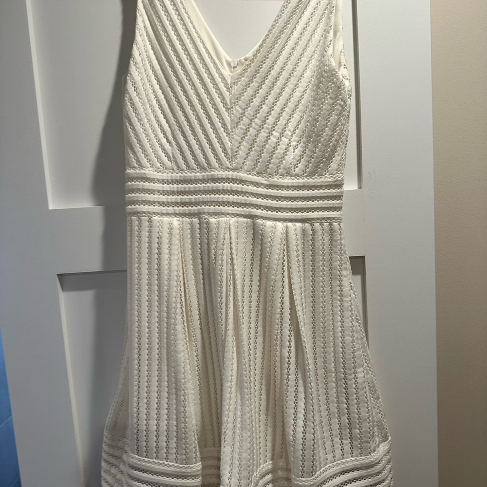 New Beautiful White Vineyards Vines Dress. Women’s Size 6